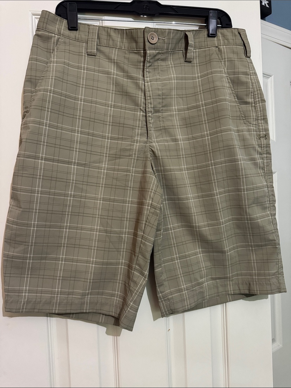 Under Armour Men's Plaid Khaki Golf Shorts - Light Khaki